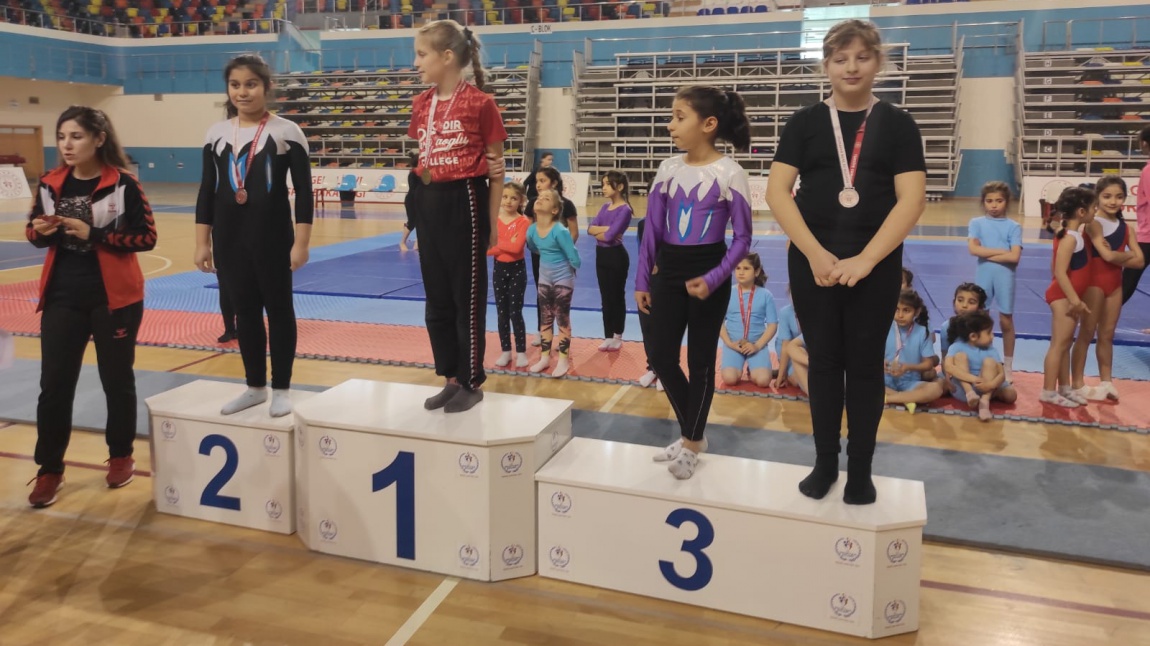 Cimnastik yarışmasında Diyar Deniz İZGÖREN il 3.sü olmuştur. Öğrencimizi tebrik ediyoruz.